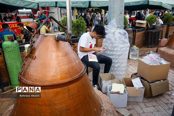 جشنواره گل و گلاب در بوستان آب و آتش