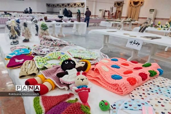 نمایشگاه کتاب و صنایع‌دستی در امیدیه