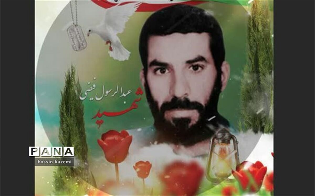 معلمی که دانش‌آموز معلول خود را از خانه به مدرسه می‌برد