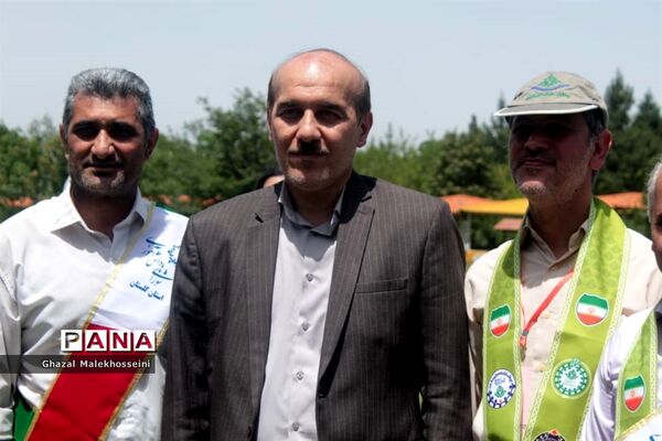 گرامیداشت سالروز تاسیس سازمان دانش‌آموزی و برگزاری  مانور تشکیلاتی مربیان پیشتاز در گلستان