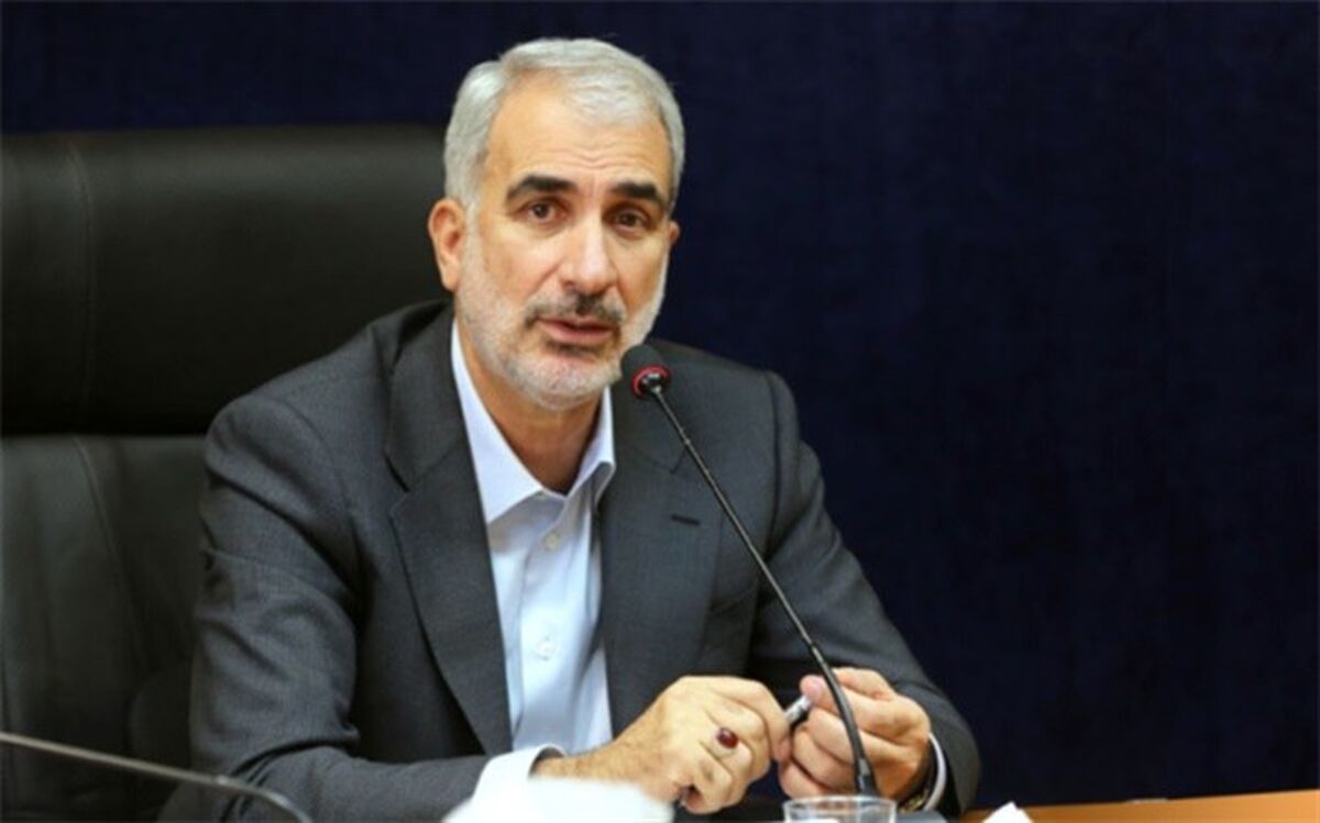 شعار امر به معروف و نهی از منکر، برپایی نماز جماعت در مدارس است