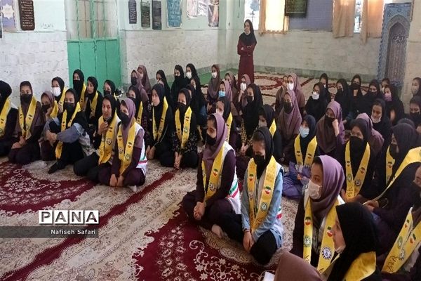 کارگاه آموزش مهارت‌های پیشتازان در مدرسه حضرت معصومه(س) جعفرآباد