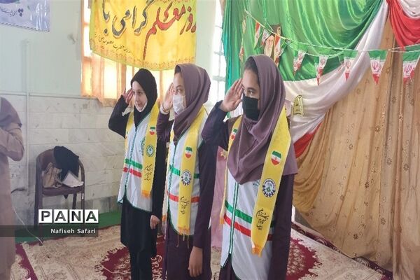 کارگاه آموزش مهارت‌های پیشتازان در مدرسه حضرت معصومه(س) جعفرآباد