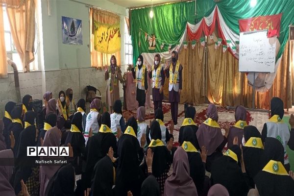 کارگاه آموزش مهارت‌های پیشتازان در مدرسه حضرت معصومه(س) جعفرآباد