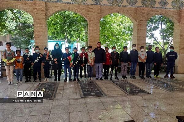 حضور و غبارروبی مزار شهدا در سوم خرداد، توسط دانش‌آموزان رودهن