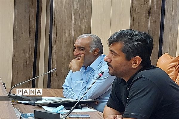 شب شعر مقاومت در اداره آموزش و پرورش شهرستان امیدیه