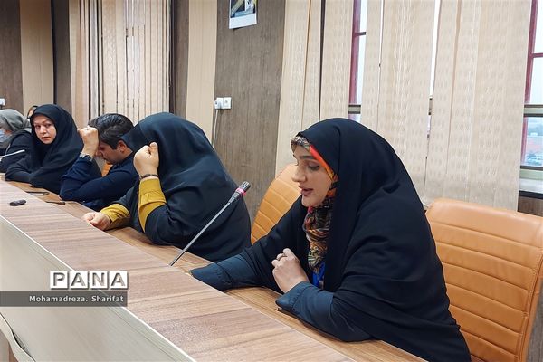 شب شعر مقاومت در اداره آموزش و پرورش شهرستان امیدیه