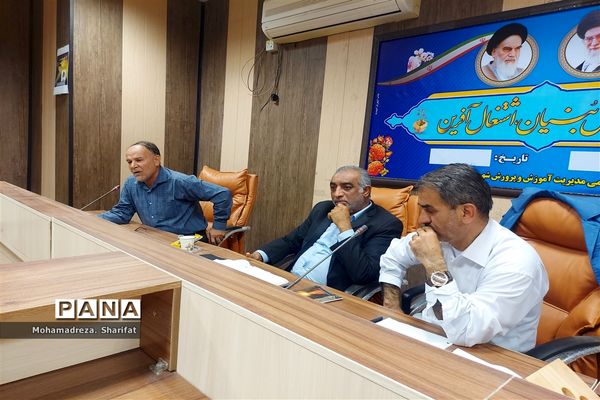 شب شعر مقاومت در اداره آموزش و پرورش شهرستان امیدیه