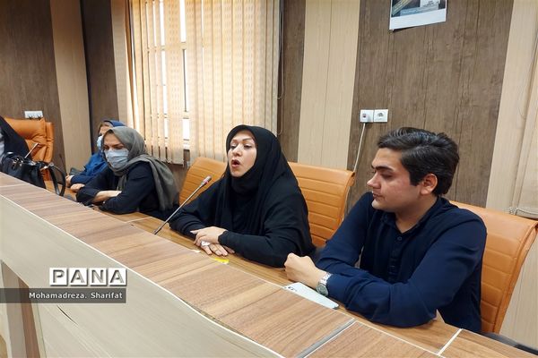 شب شعر مقاومت در اداره آموزش و پرورش شهرستان امیدیه