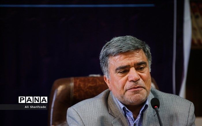 دانش‌آموزان به‌دنبال خودسازی و جامعه‌سازی باشند