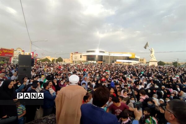 استغاثه چند هزار نفری ده نودی‌های شهرستان گلبهار به امام زمان با همخوانی سرود سلام فرمانده