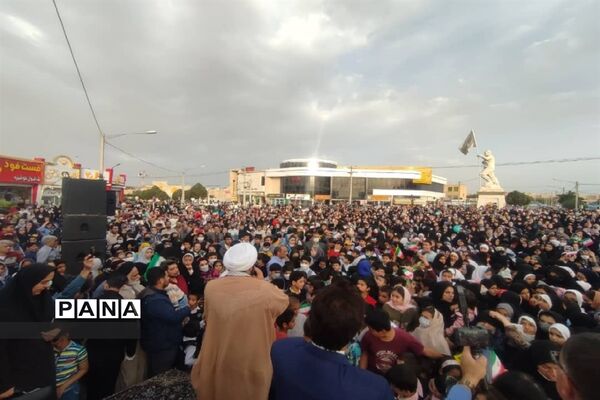 استغاثه چند هزار نفری ده نودی‌های شهرستان گلبهار به امام زمان با همخوانی سرود سلام فرمانده