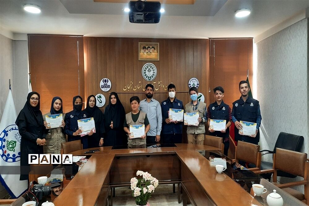 تقدیر از خبرنگار دانش‌آموزان فعال پانا زنجان