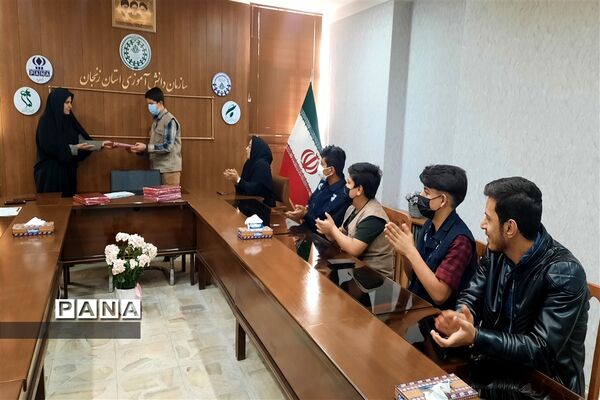 تقدیر از خبرنگار دانش‌آموزان فعال پانا زنجان