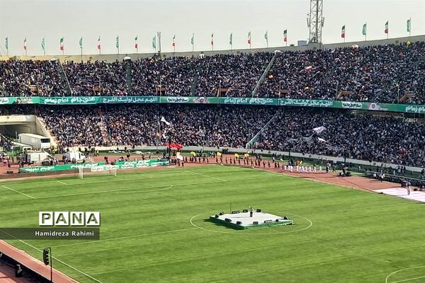 تجلی اقتدار با اجرای سرود سلام فرمانده  توسط سربازان دهه نودی