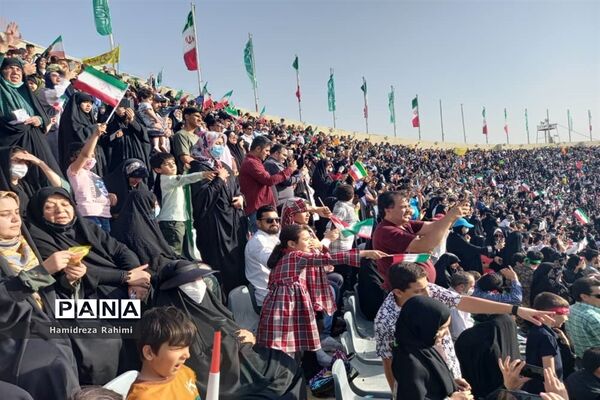 تجلی اقتدار با اجرای سرود سلام فرمانده  توسط سربازان دهه نودی