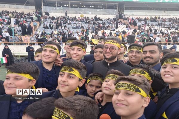 تجلی اقتدار با اجرای سرود سلام فرمانده  توسط سربازان دهه نودی