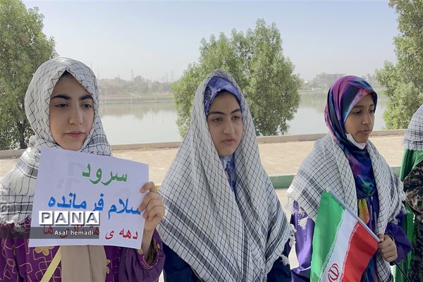 اجرای سرود سلام فرمانده در راهپیمایی خانوادگی پیشتازان دبیرستان وحدت ناحیه یک اهواز