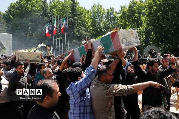 آیین تشییع دو شهید گمنام دانش‌آموز در اردوگاه شهید باهنر تهران