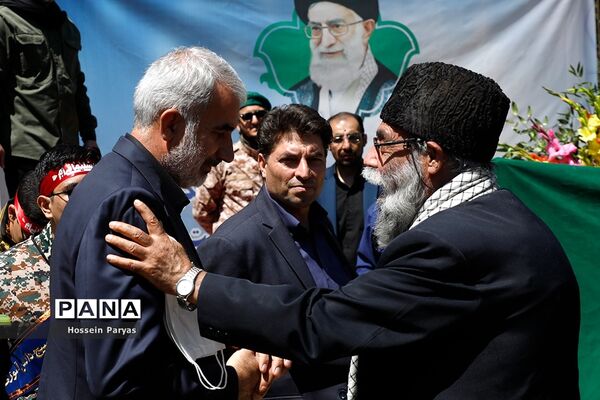 آیین تشییع دو شهید گمنام دانش‌آموز در اردوگاه شهید باهنر تهران