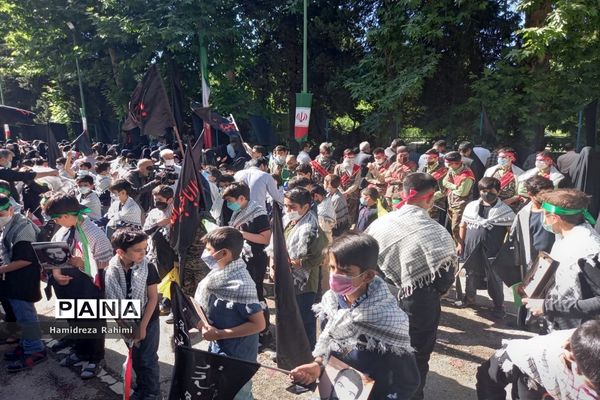 آیین تشیع و تدفین دو شهید دانش‌آموز گمنام دفاع مقدس