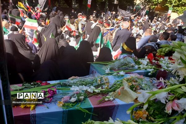 آیین تشییع و تدفین شهدای گمنام دانش‌آموزی در اردوگاه شهید باهنر