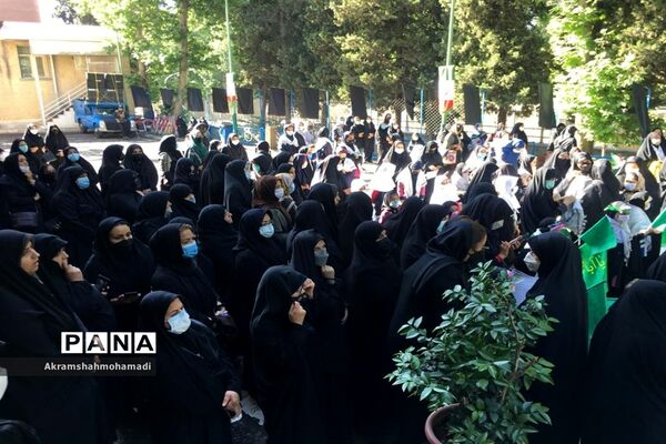 آیین تشییع و تدفین شهدای گمنام دانش‌آموزی در اردوگاه شهید باهنر