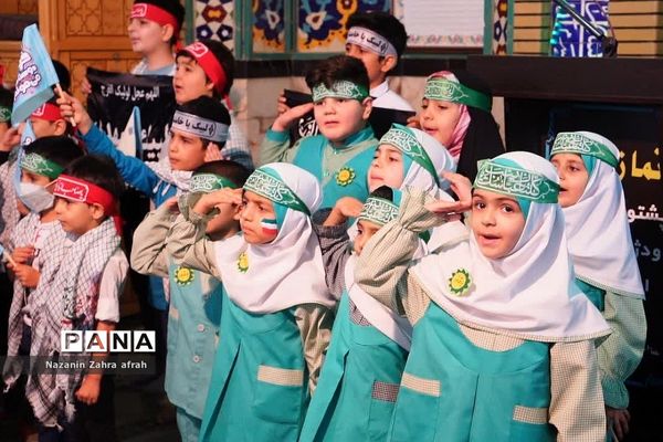 برگزاری سرود سلام فرمانده همزمان با برپایی نماز جمعه رودهن