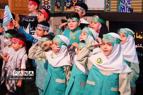 برگزاری سرود سلام فرمانده همزمان با برپایی نماز جمعه رودهن
