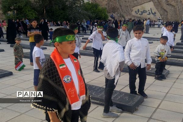 طنین نوای «سلام فرمانده» در گلزار شهدای داراب
