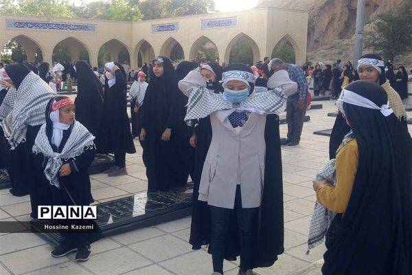 طنین نوای «سلام فرمانده» در گلزار شهدای داراب