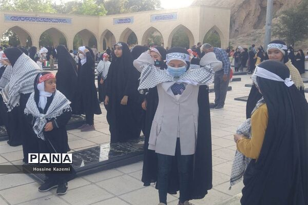 طنین نوای «سلام فرمانده» در گلزار شهدای داراب