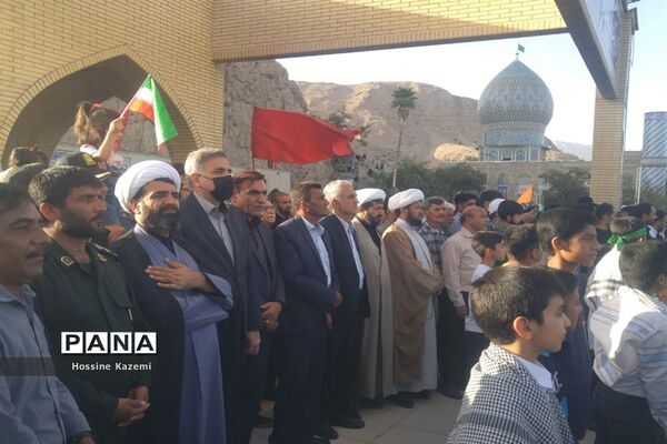 طنین نوای «سلام فرمانده» در گلزار شهدای داراب