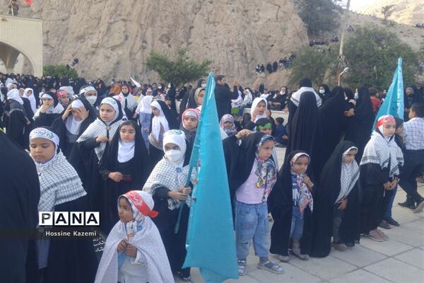 طنین نوای «سلام فرمانده» در گلزار شهدای داراب