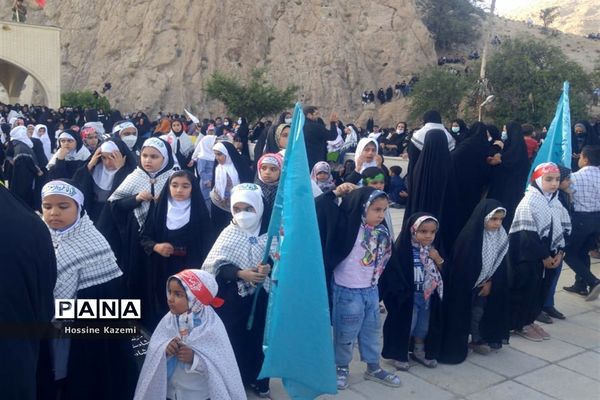 طنین نوای «سلام فرمانده» در گلزار شهدای داراب