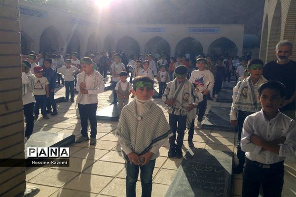طنین نوای «سلام فرمانده» در گلزار شهدای داراب