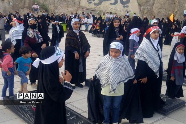 طنین نوای «سلام فرمانده» در گلزار شهدای داراب