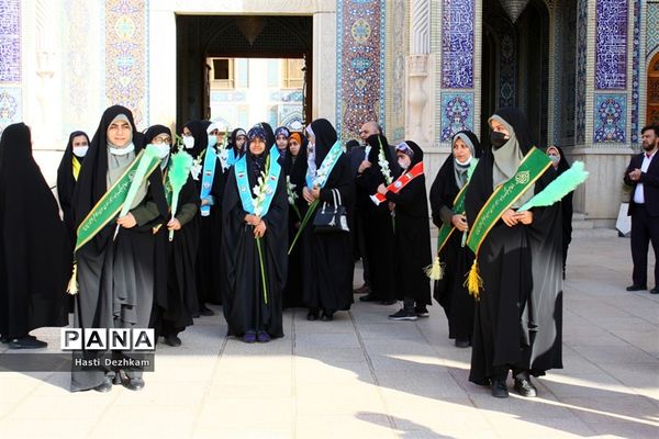 مراسم غبارروبی حرم مطهر حضرت شاهچراغ (ع) توسط دانش‌آموزان پیشتاز سازمان دانش‌آموزی