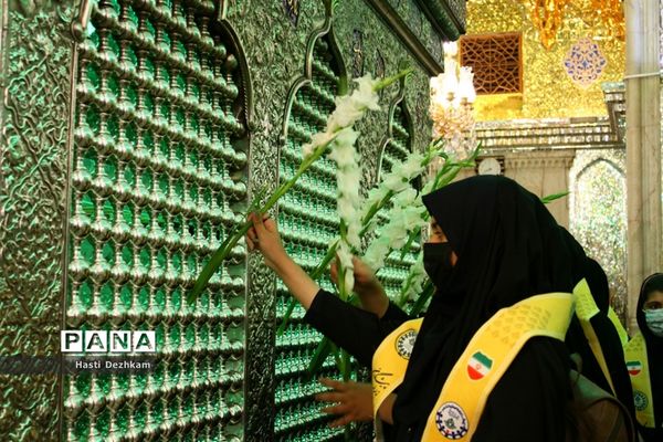 مراسم غبارروبی حرم مطهر حضرت شاهچراغ (ع) توسط دانش‌آموزان پیشتاز سازمان دانش‌آموزی