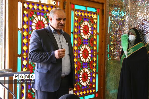 مراسم غبارروبی حرم مطهر حضرت شاهچراغ (ع) توسط دانش‌آموزان پیشتاز سازمان دانش‌آموزی