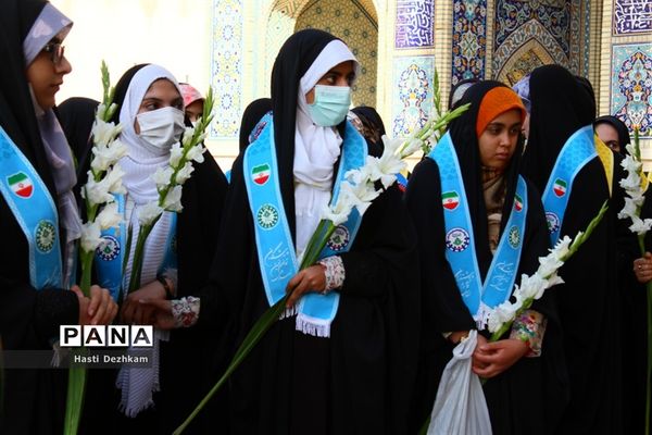 مراسم غبارروبی حرم مطهر حضرت شاهچراغ (ع) توسط دانش‌آموزان پیشتاز سازمان دانش‌آموزی