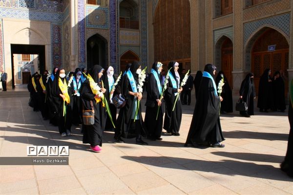 مراسم غبارروبی حرم مطهر حضرت شاهچراغ (ع) توسط دانش‌آموزان پیشتاز سازمان دانش‌آموزی