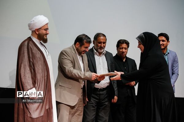 اختتامیه اولین جشنواره شکوه جمعه (عکس و شعر نمازجمعه)