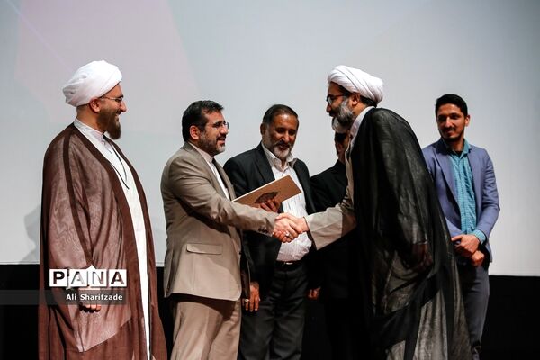 اختتامیه اولین جشنواره شکوه جمعه (عکس و شعر نمازجمعه)