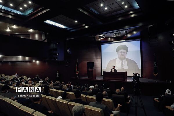 دیدار اعضای ستاد مرکزی سالگرد بزرگداشت حضرت امام خمینی (س) با حجت الاسلام  سید حسن خمینی