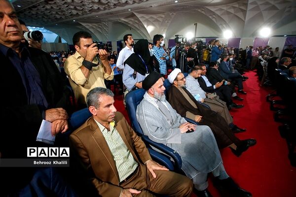افتتاح نمایشگاه رویداد ملی عصر امید دانشگاه آزاد اسلامی