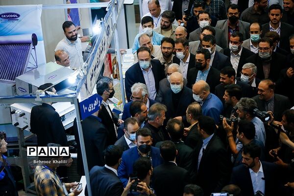 افتتاح نمایشگاه رویداد ملی عصر امید دانشگاه آزاد اسلامی