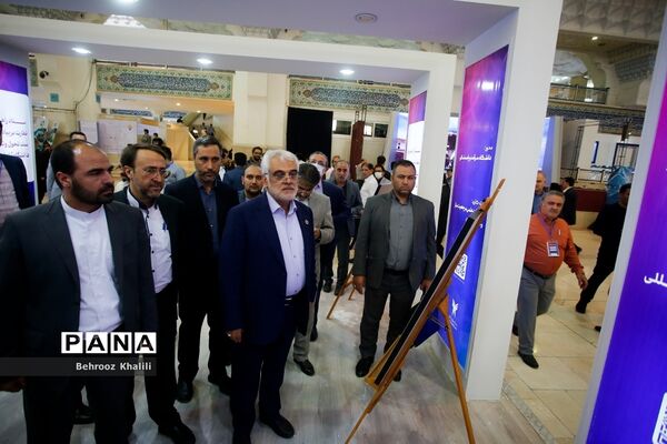 افتتاح نمایشگاه رویداد ملی عصر امید دانشگاه آزاد اسلامی