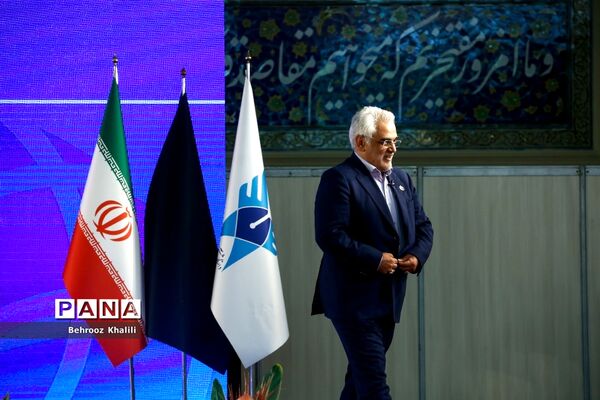 افتتاح نمایشگاه رویداد ملی عصر امید دانشگاه آزاد اسلامی