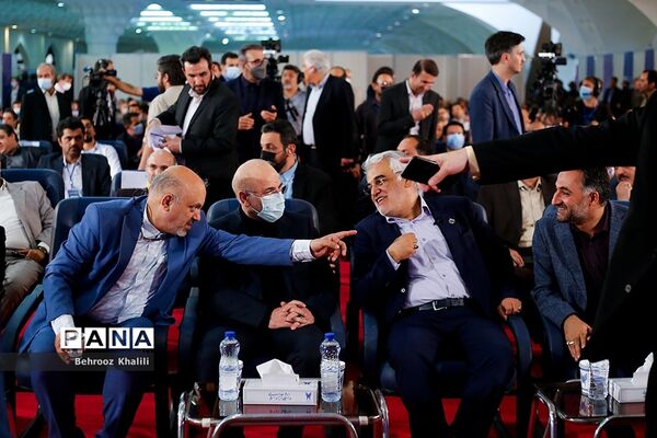 افتتاح نمایشگاه رویداد ملی عصر امید دانشگاه آزاد اسلامی